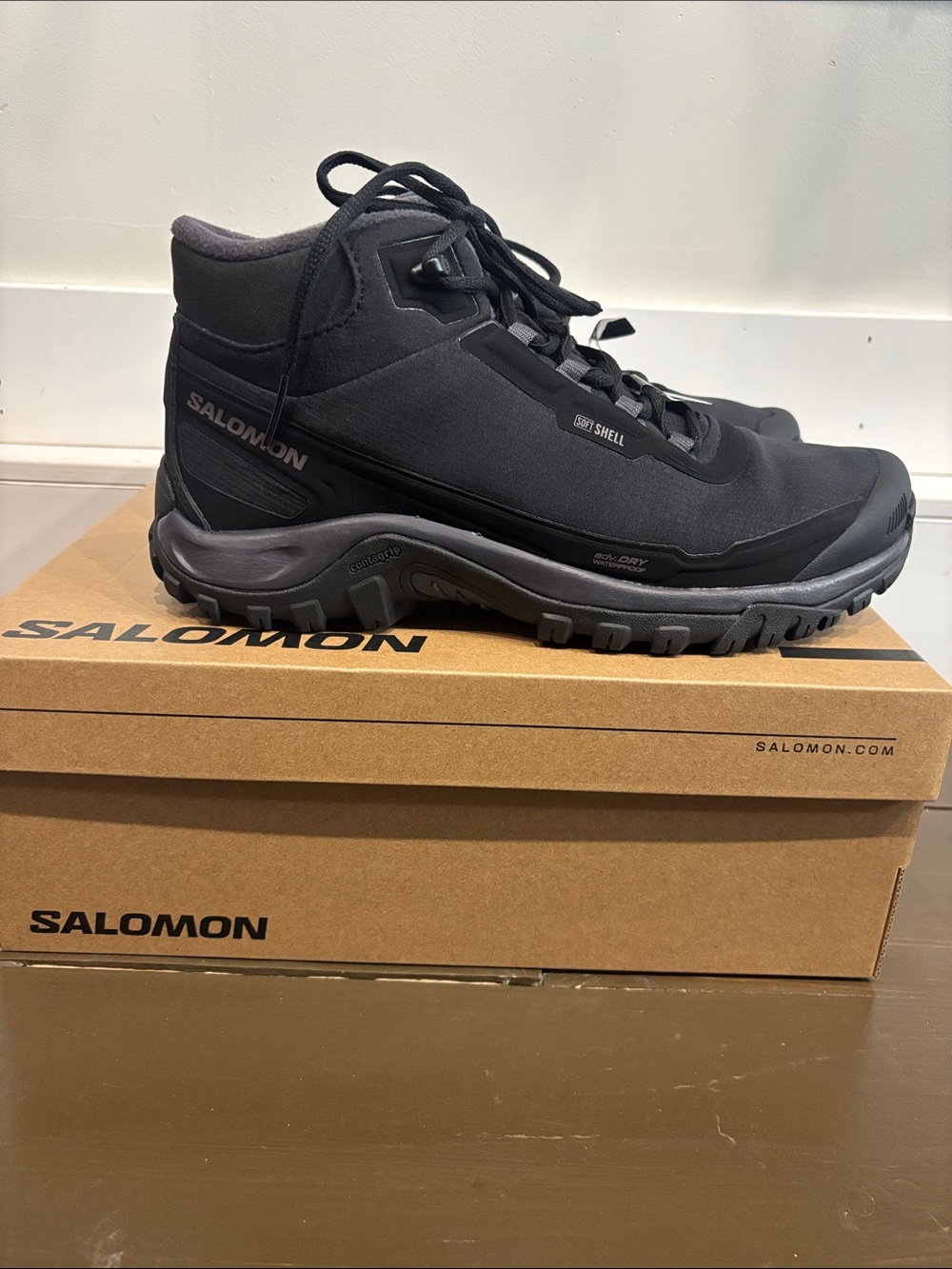 Salomon women’s shelter waterproof boot black size 9 new with box